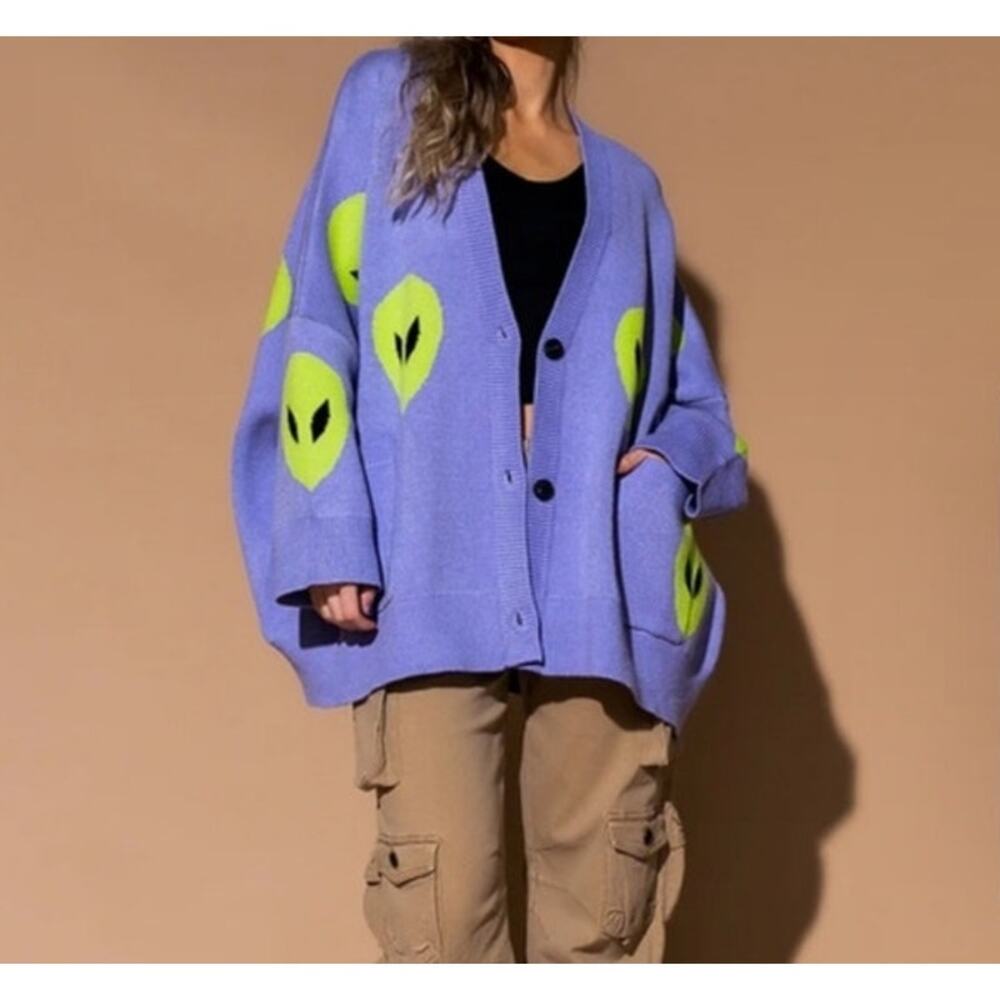 Dressed in LALA Oversized Alien Cardigan in Lavender Size L/XL - Picture 6 of 7